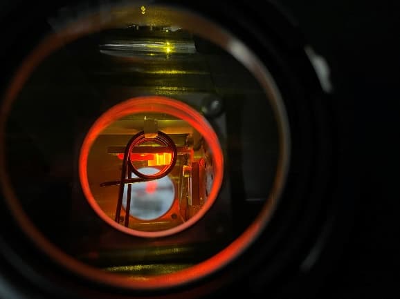 Vacuum Cryostat